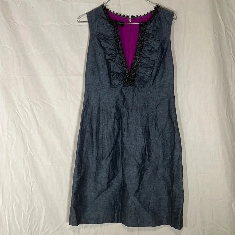 women’s blue chambray sleeveless Nine West Dress deep v neck dress size 6